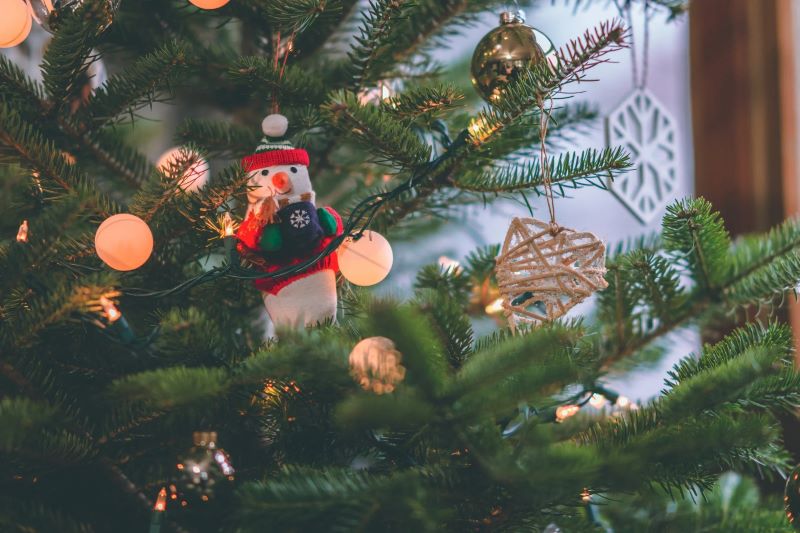 Make This Holiday Season Extra Special With These Tips On Shopping For, Setting Up And Decorating Artificial Christmas Trees