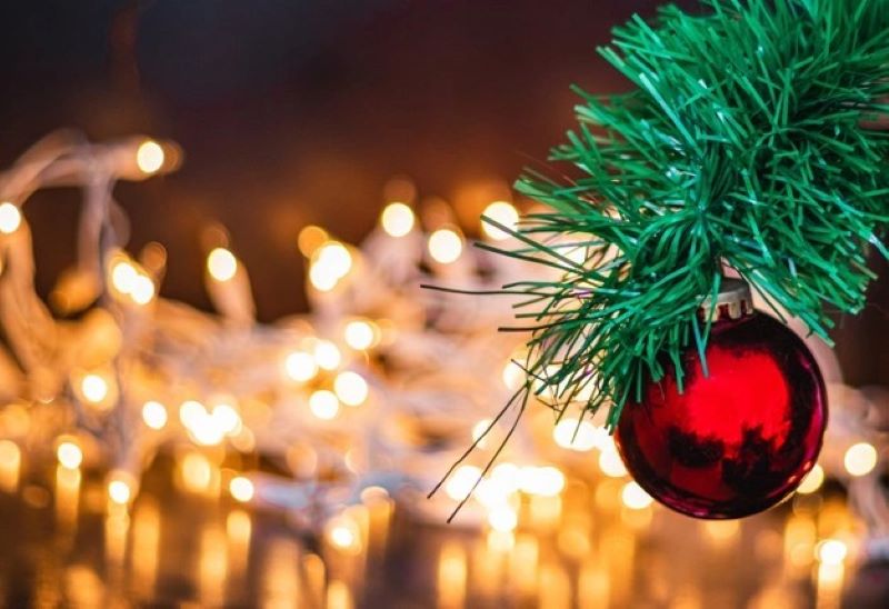 How to Choose the Perfect Artificial Christmas Tree for Your Home This Holiday Season