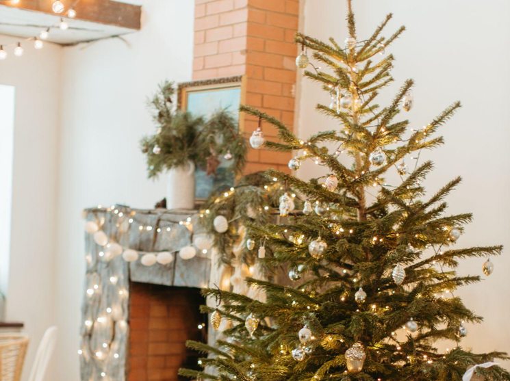 The Warmth of Artificial Christmas Wreaths: Sprucing Up Your Home for the Holidays